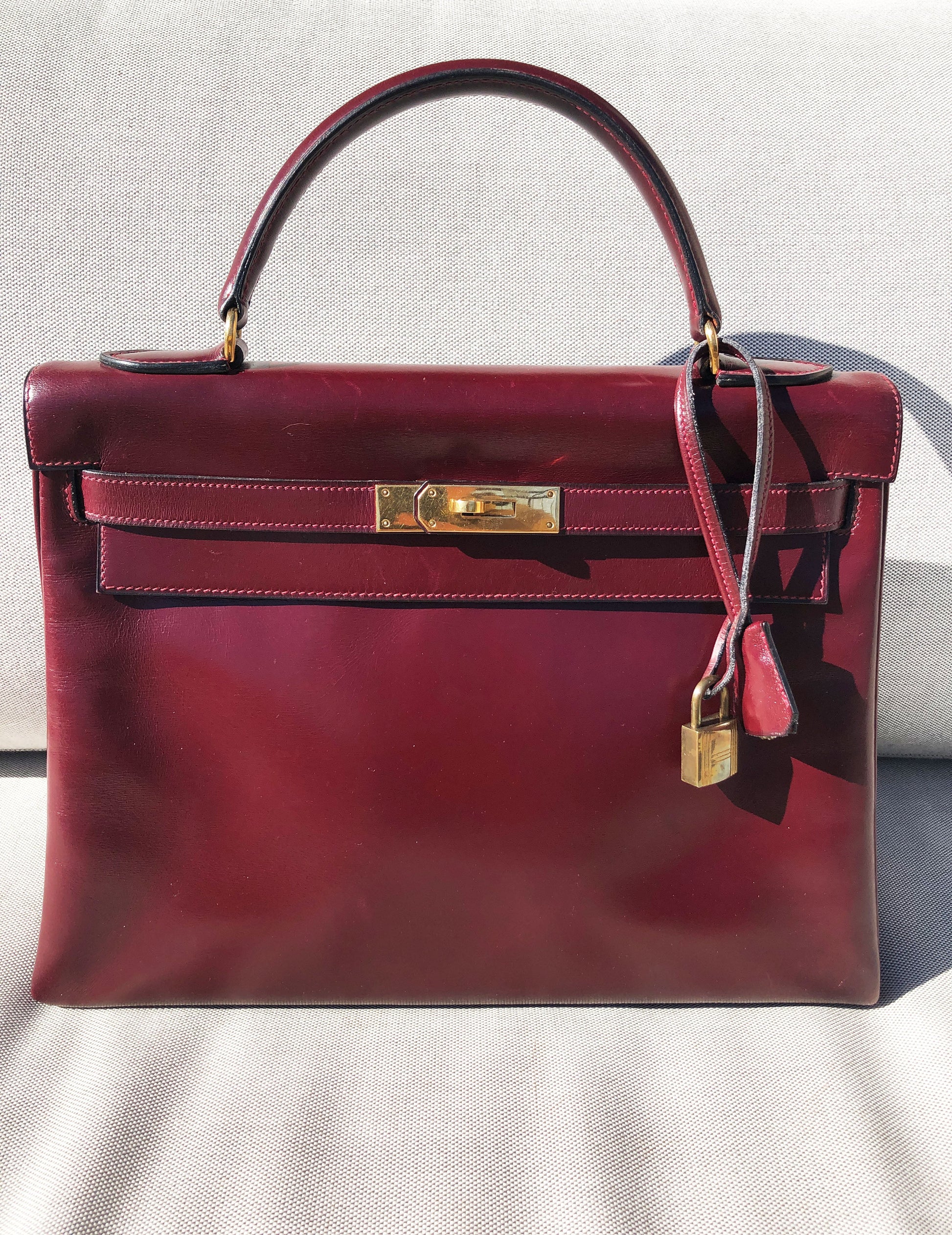 Sac Hermès Kelly 32 en cuir de box bordeaux - Soline