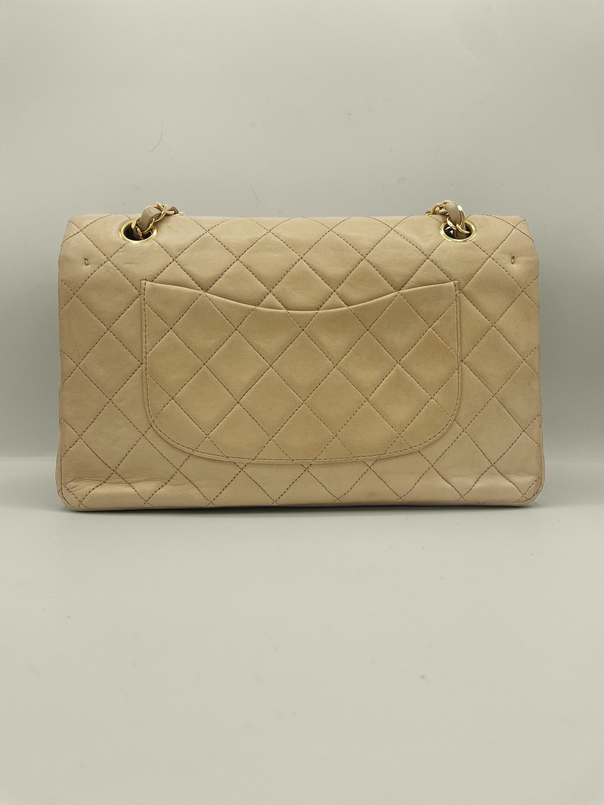 Sac Timeless medium 25 cm à double rabat en cuir d'agneau matelassé beige - Soline