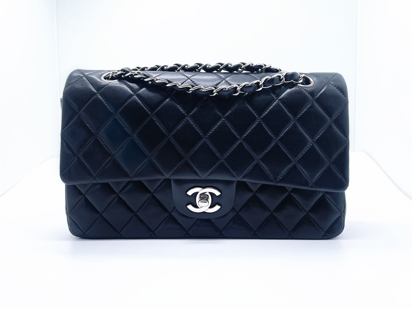 Sac Timeless médium 25 cm à double rabat en cuir d'agneau matelassé noir - Soline