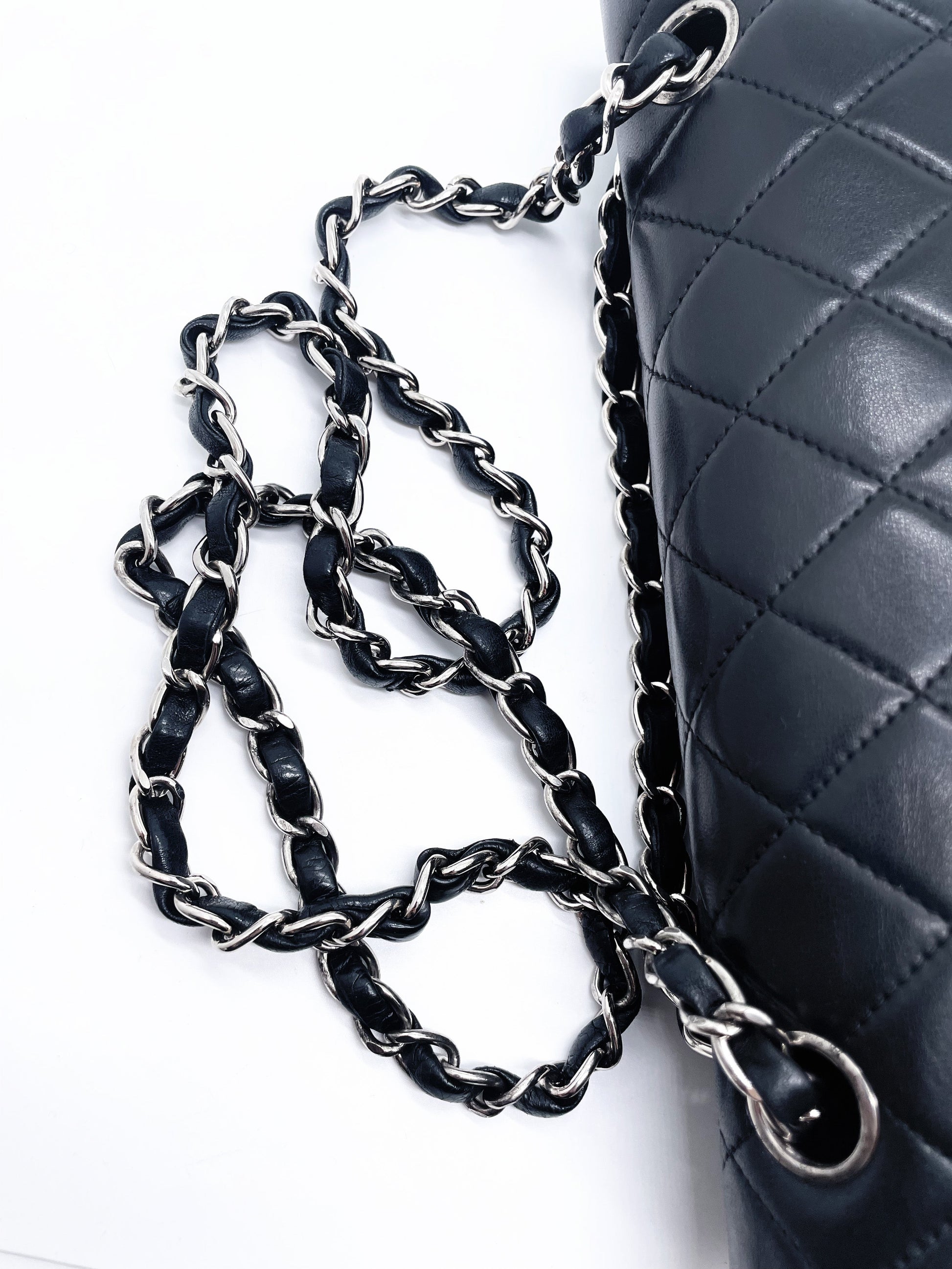 Sac Timeless médium 25 cm à double rabat en cuir d'agneau matelassé noir - Soline