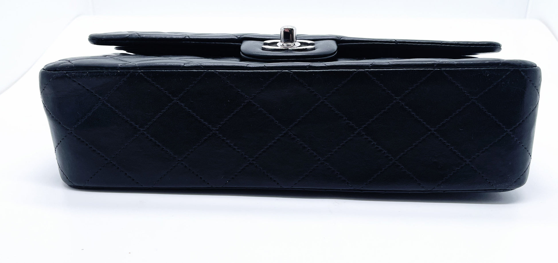 Sac Timeless médium 25 cm à double rabat en cuir d'agneau matelassé noir - Soline