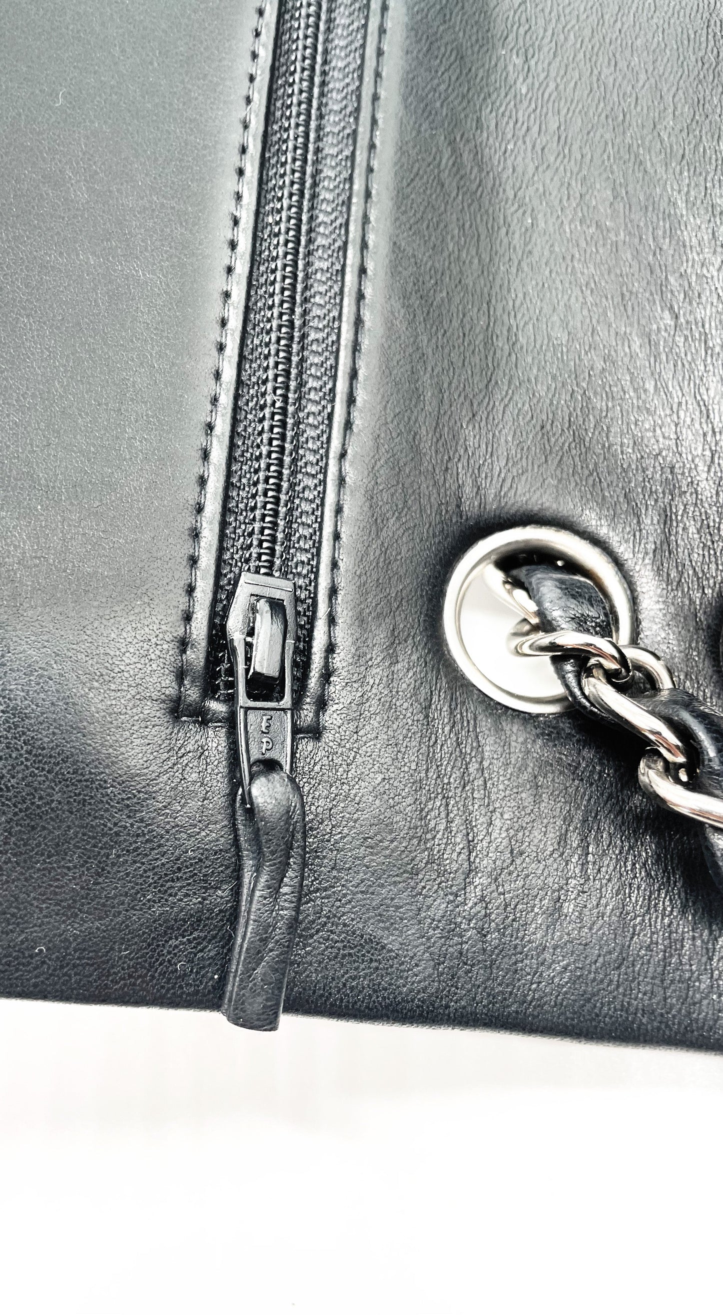 Sac Timeless médium 25 cm à double rabat en cuir d'agneau matelassé noir - Soline