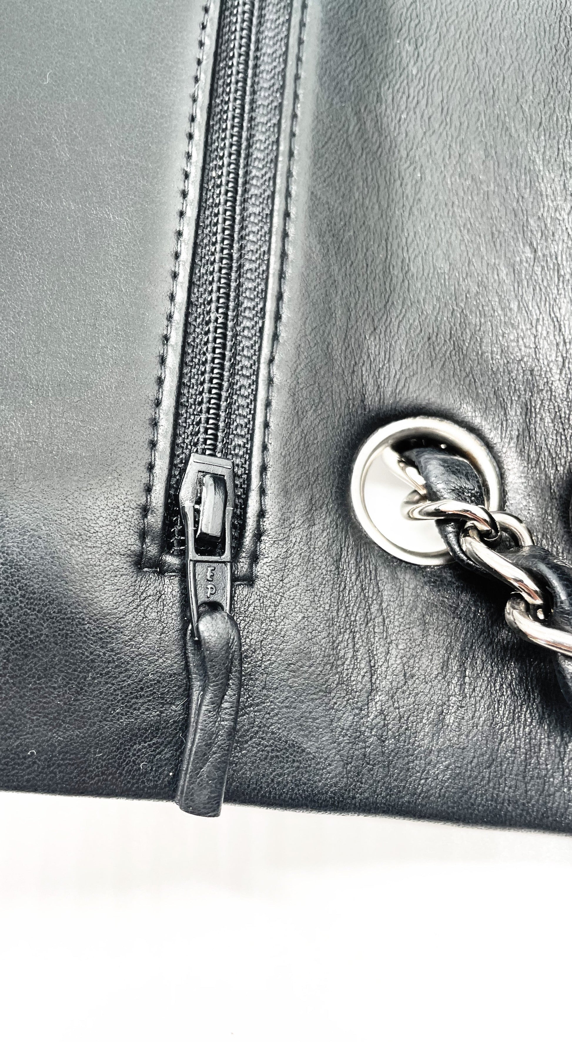 Sac Timeless médium 25 cm à double rabat en cuir d'agneau matelassé noir - Soline
