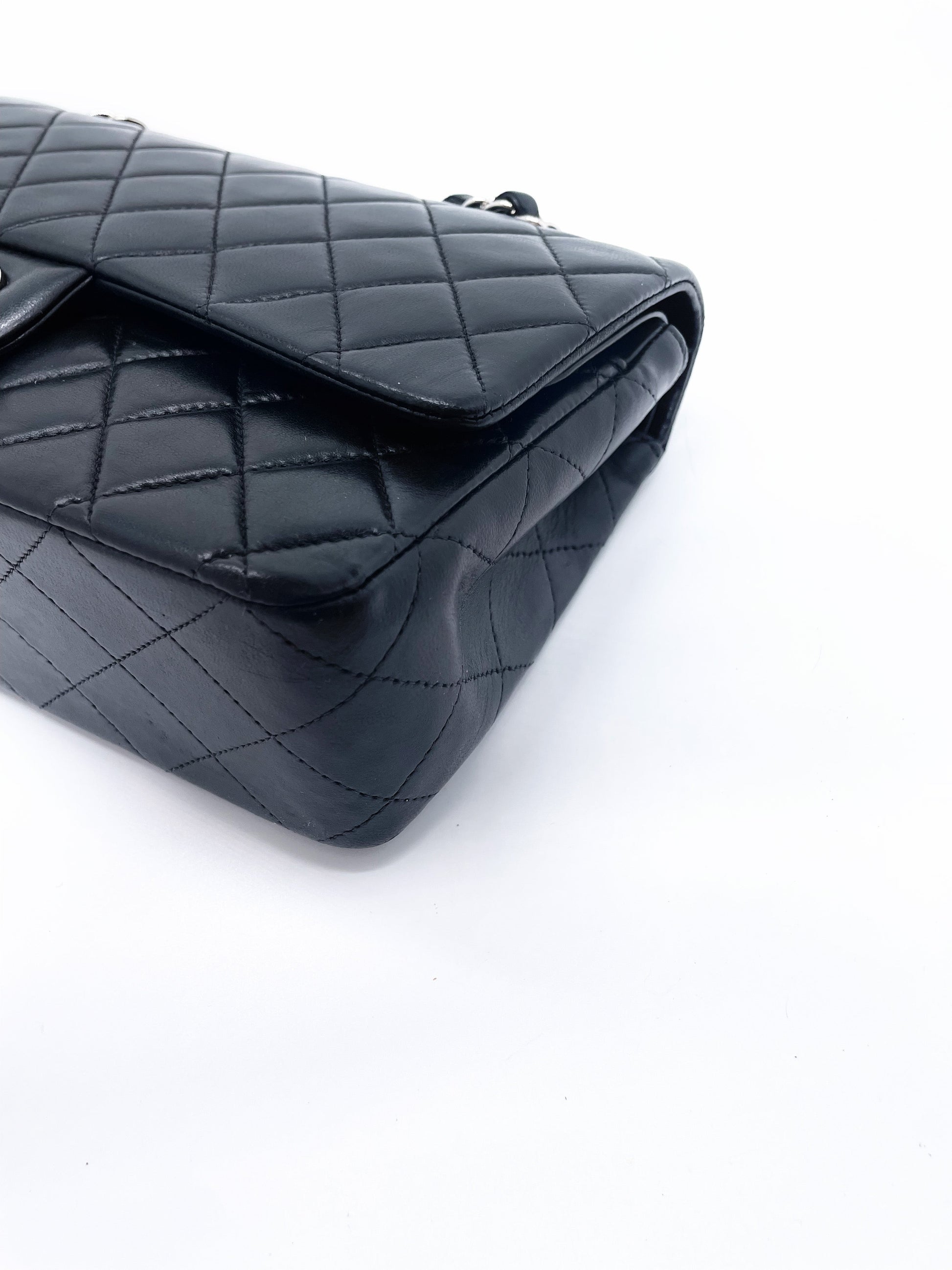 Sac Timeless médium 25 cm à double rabat en cuir d'agneau matelassé noir - Soline