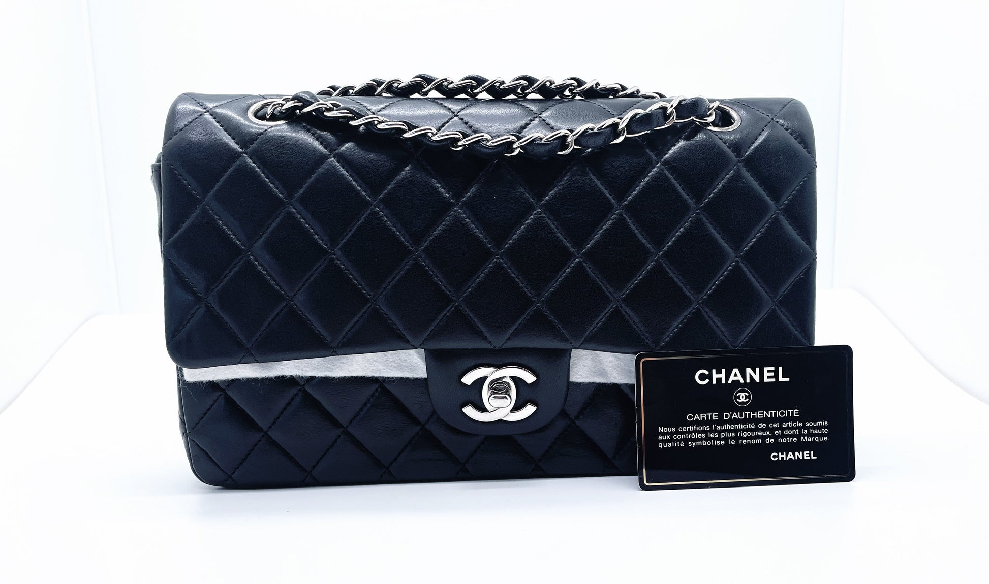 Sac Timeless médium 25 cm à double rabat en cuir d'agneau matelassé noir - Soline