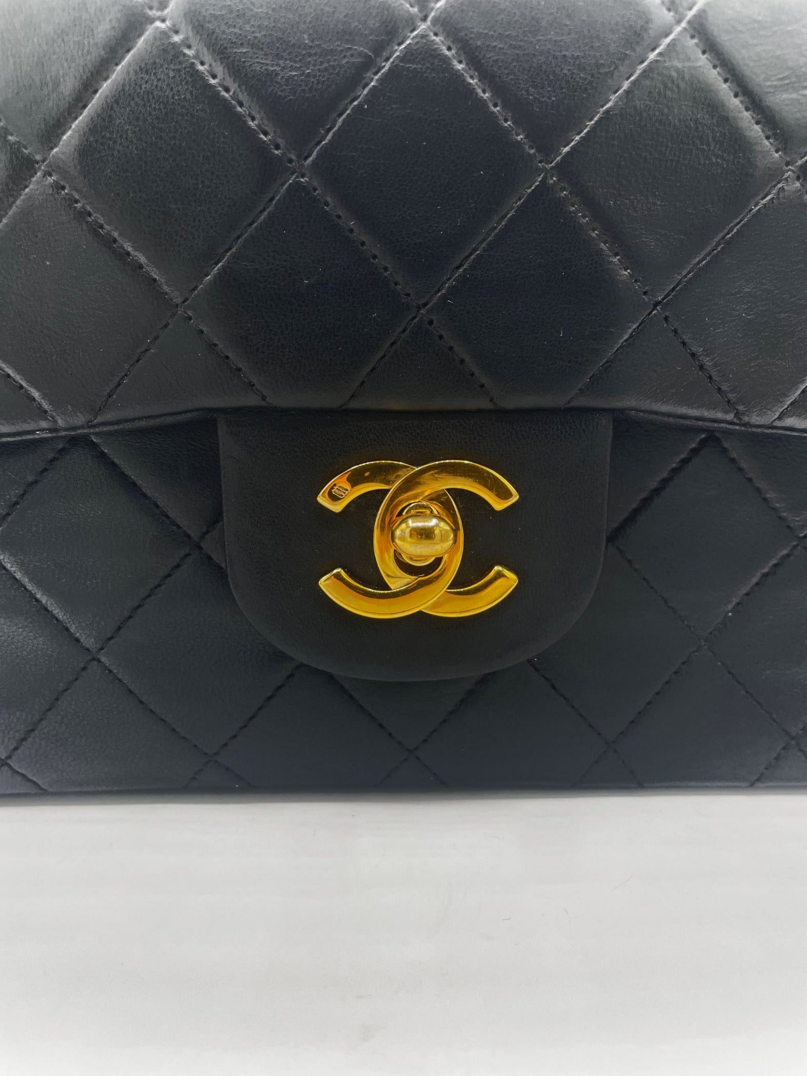 SAC TIMELESS SMALL AGNEAU NOIR FINITION OR 24 K - Soline