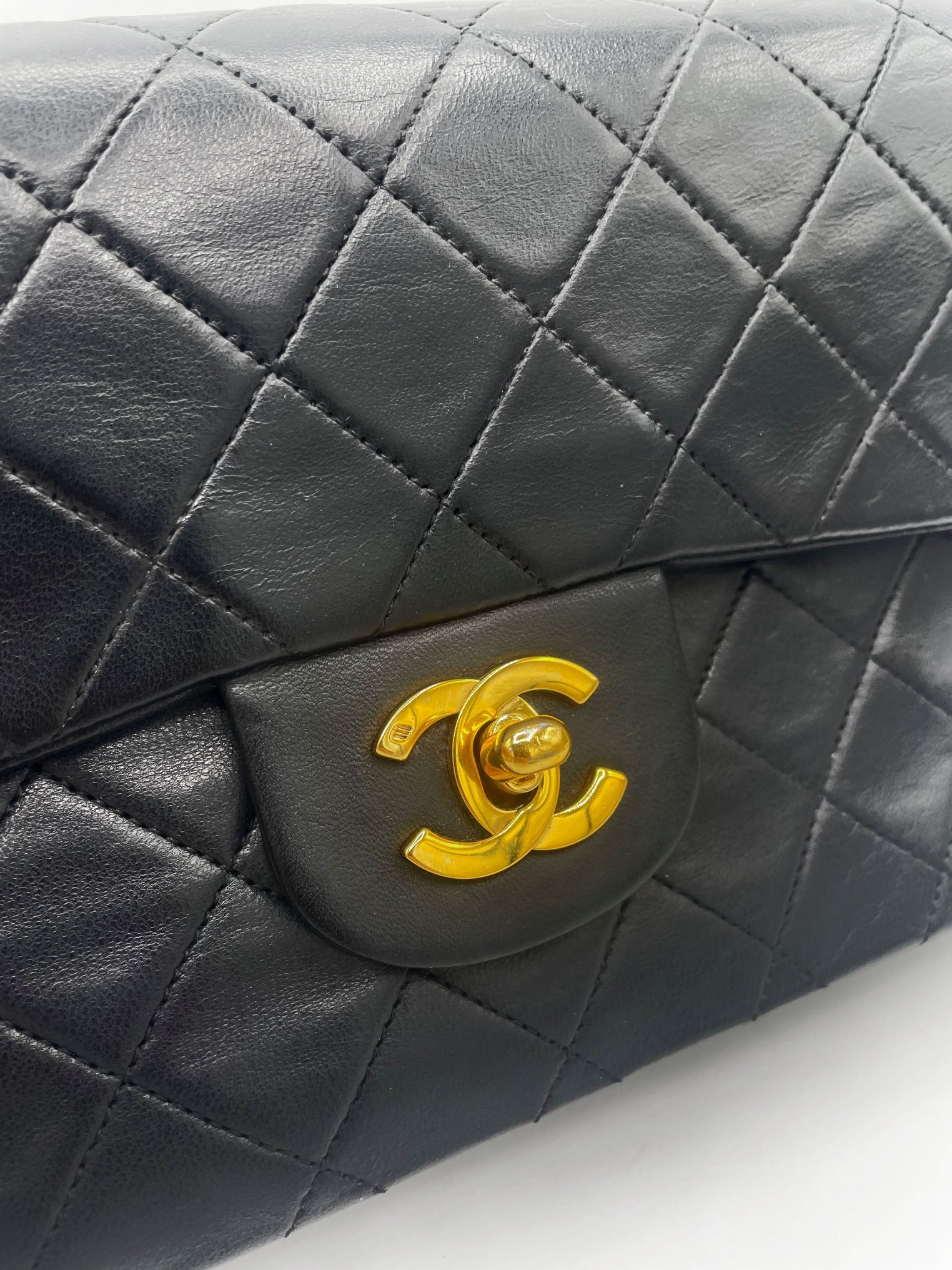 SAC TIMELESS SMALL AGNEAU NOIR FINITION OR 24 K - Soline