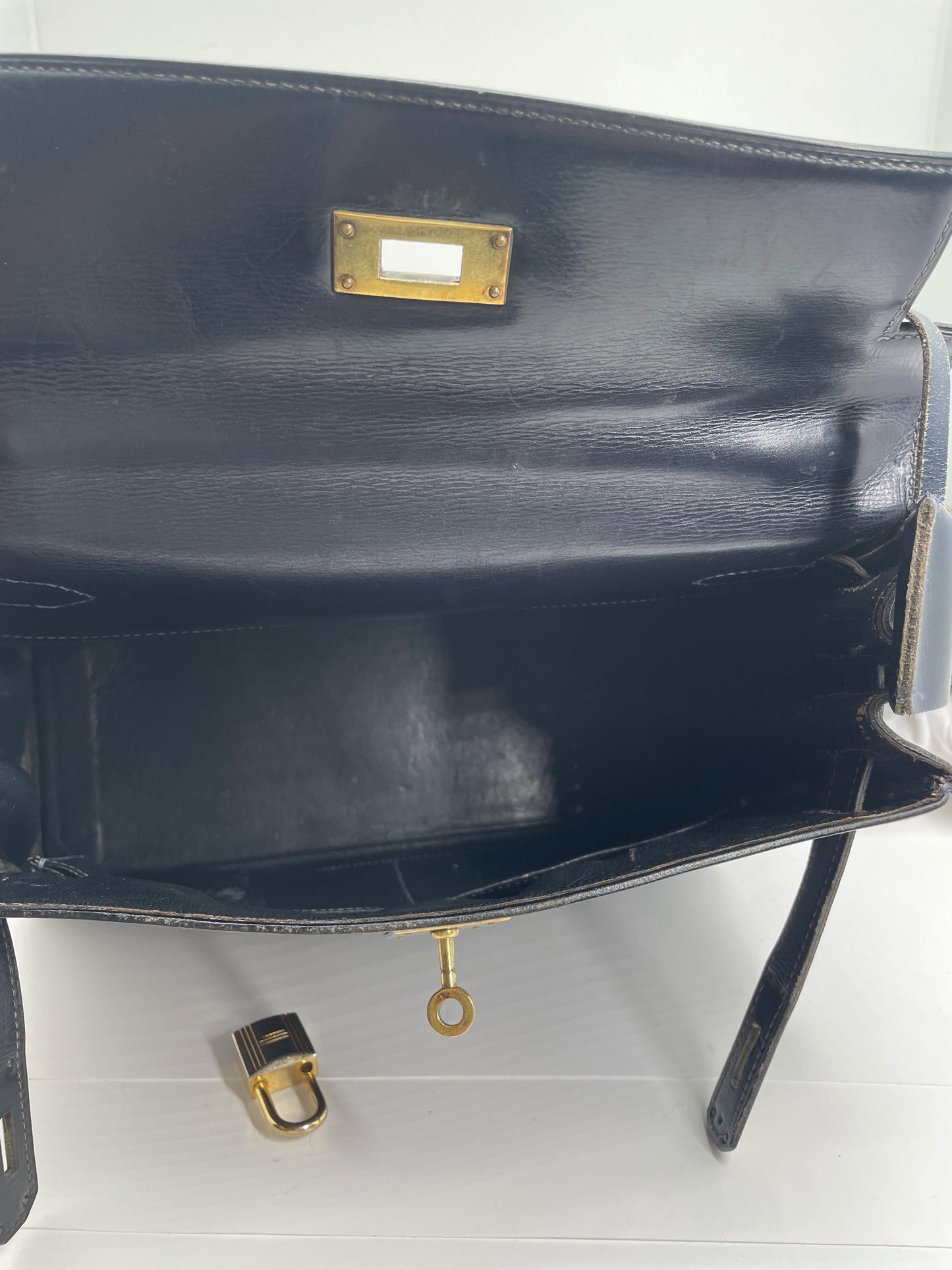 Sac Vintage Hermès Kelly 28 bleu marine en cuir de box - Soline