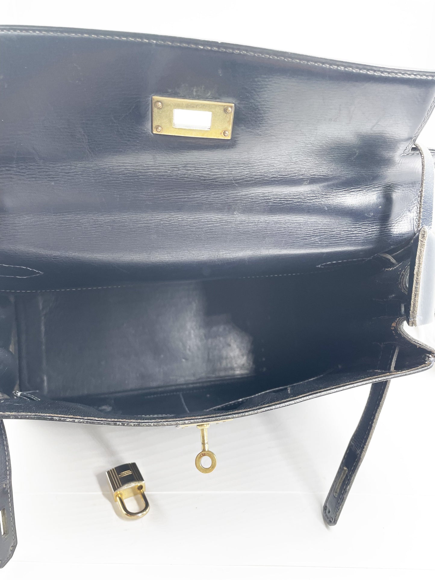Sac Vintage Hermès Kelly 28 bleu marine en cuir de box - Soline