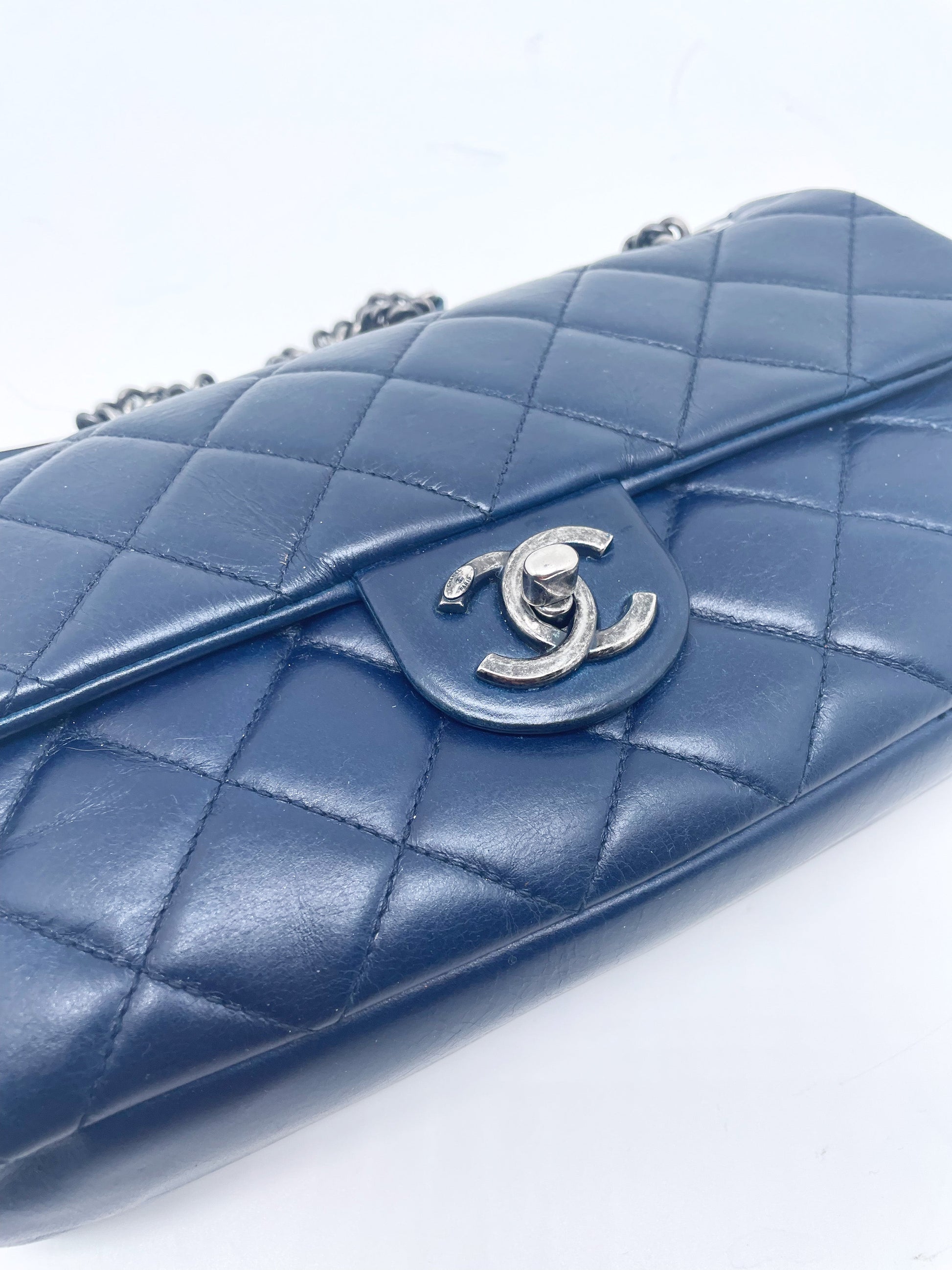 Super Sac Chanel Timeless en cuir d'agneau bleu - Soline