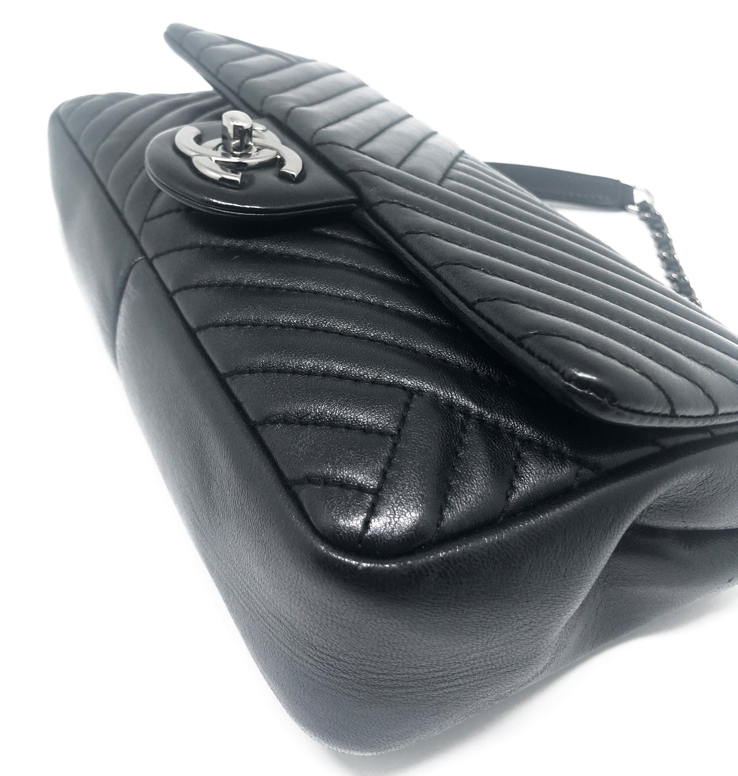 Super Sac Chanel Timeless en cuir d'agneau en motifs surpiqués Chevron asymétriques noir - Soline