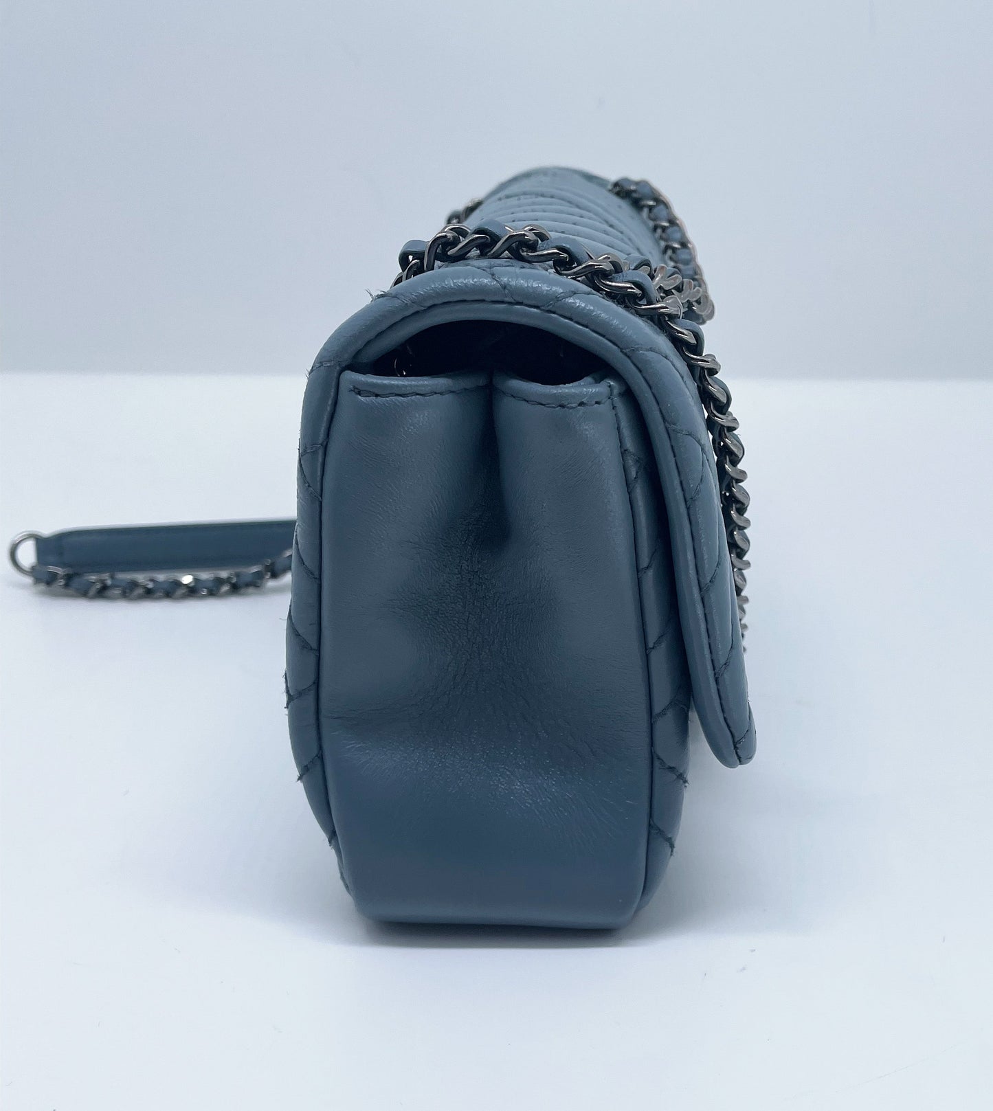 Super Sac Timeless en cuir d'agneau en motifs surpiqués Chevron asymétriques - Soline