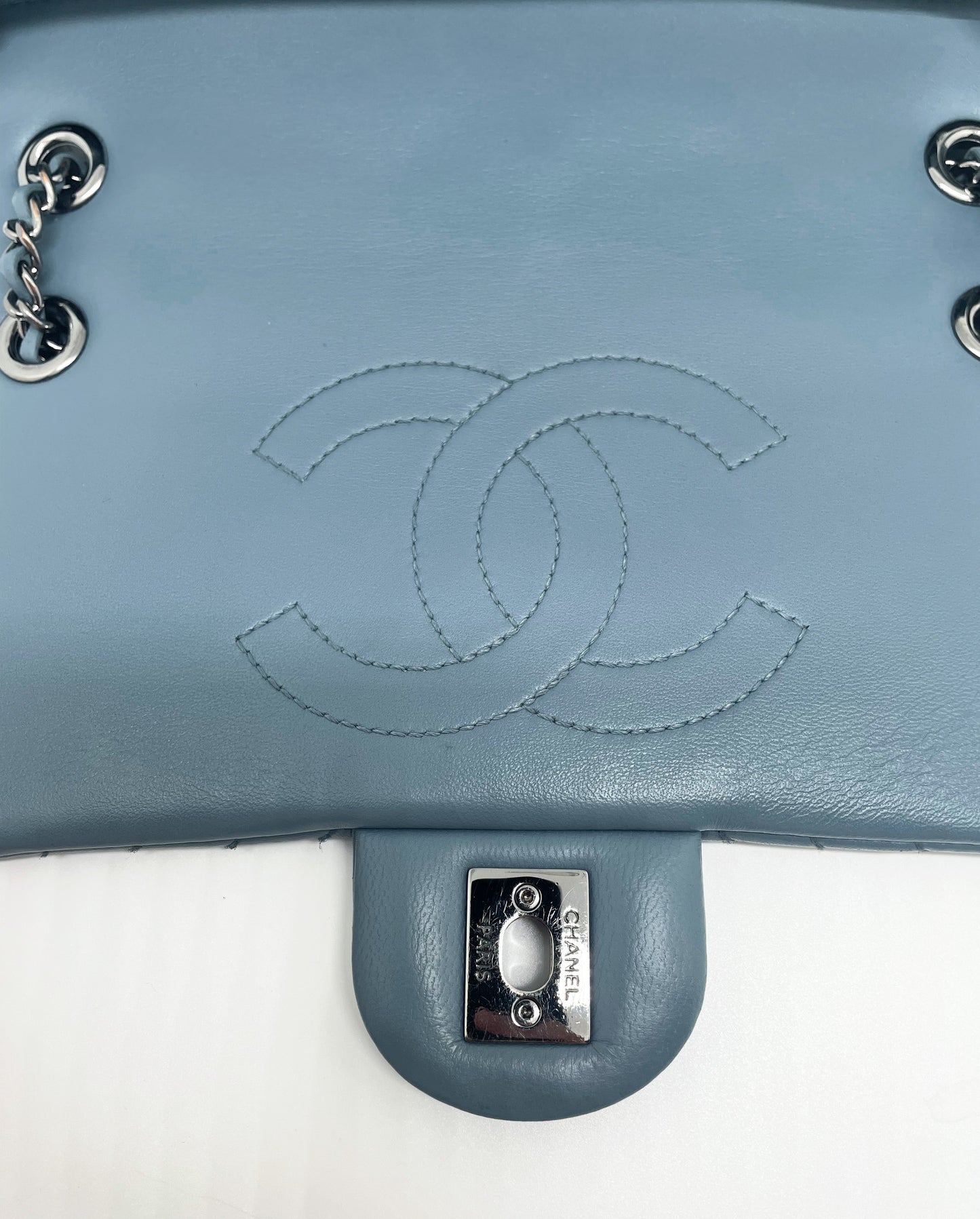 Super Sac Timeless en cuir d'agneau en motifs surpiqués Chevron asymétriques - Soline