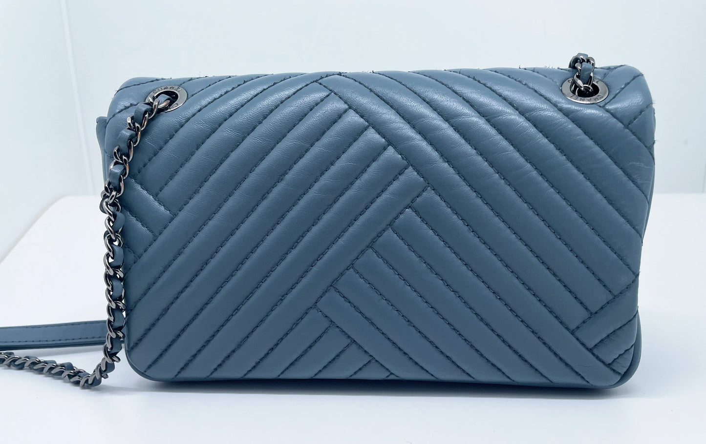 Super Sac Timeless en cuir d'agneau en motifs surpiqués Chevron asymétriques - Soline
