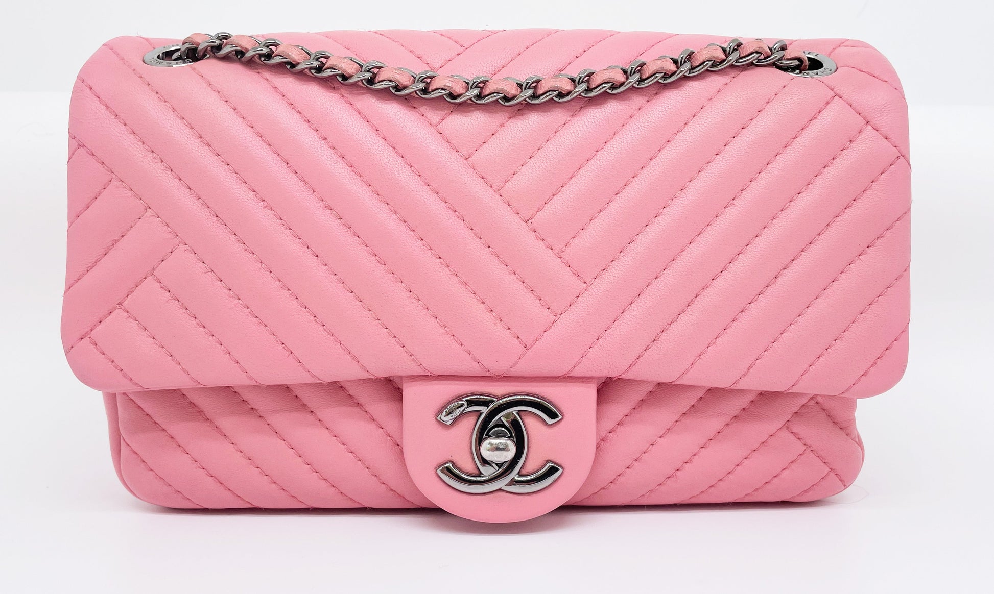Super Sac Timeless en cuir d'agneau en motifs surpiqués Chevron asymétriques, Rabat à Chevron froissé - Soline