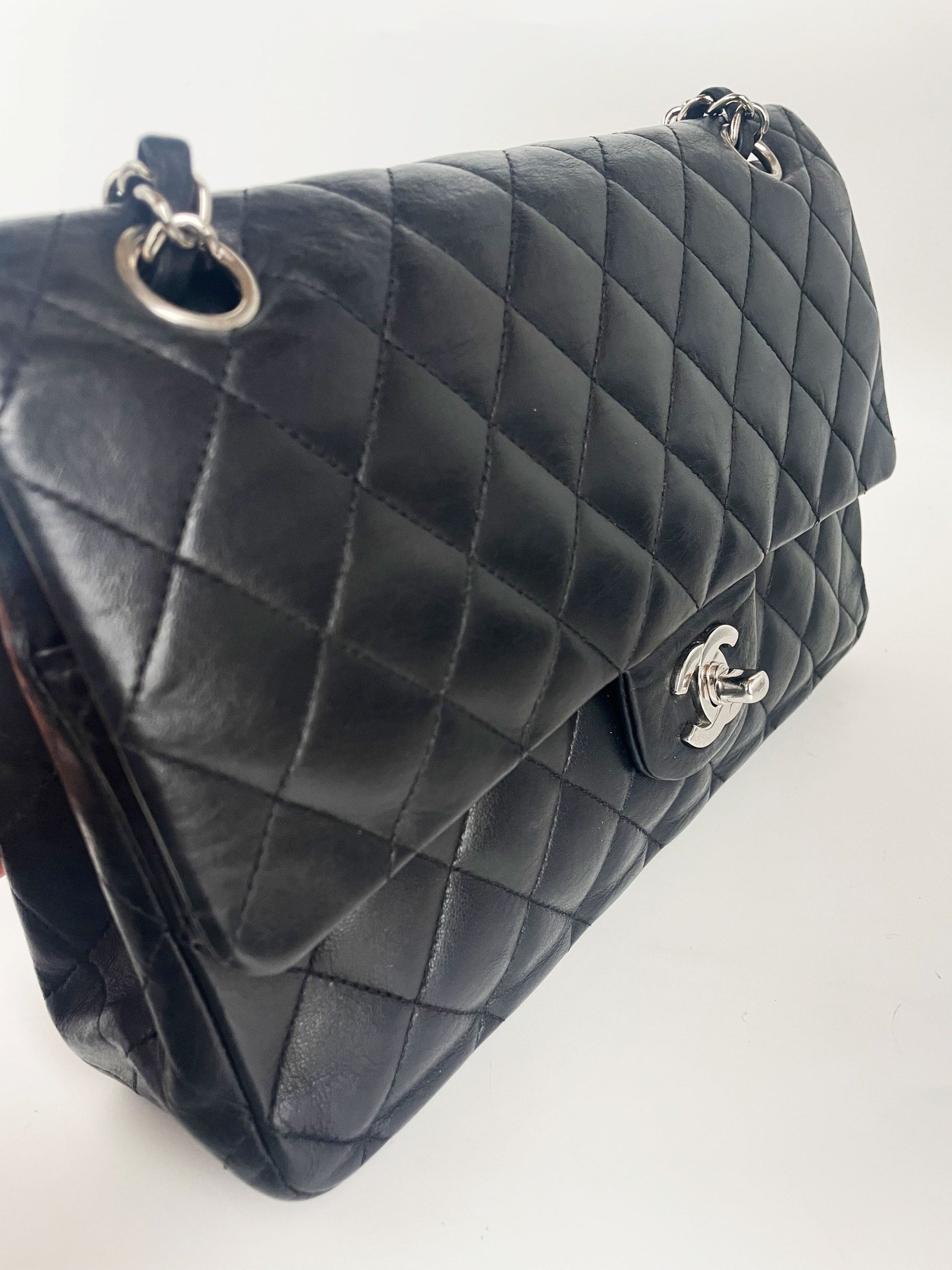 Timeless Chanel noir et bijouterie argentée - Soline