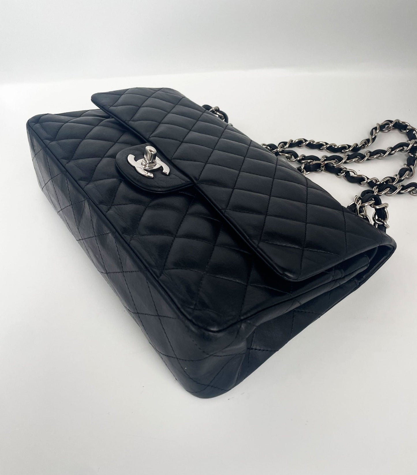Timeless Chanel noir et bijouterie argentée - Soline