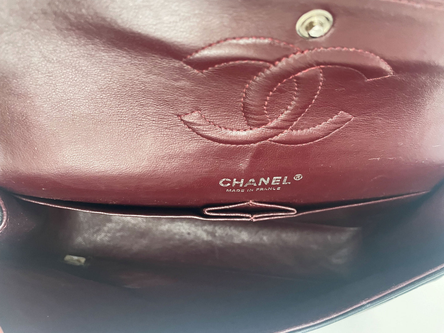 Timeless Chanel noir et bijouterie argentée - Soline