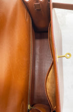 Charger l&#39;image dans la galerie, Hermes Kelly bag in hazelnut box leather 32cm
