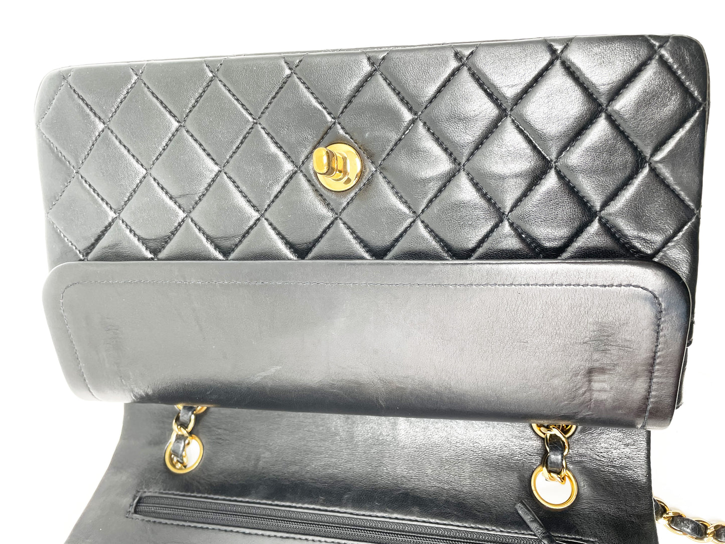 Timeless Chanel Classic handbag in black lambskin and gold metal