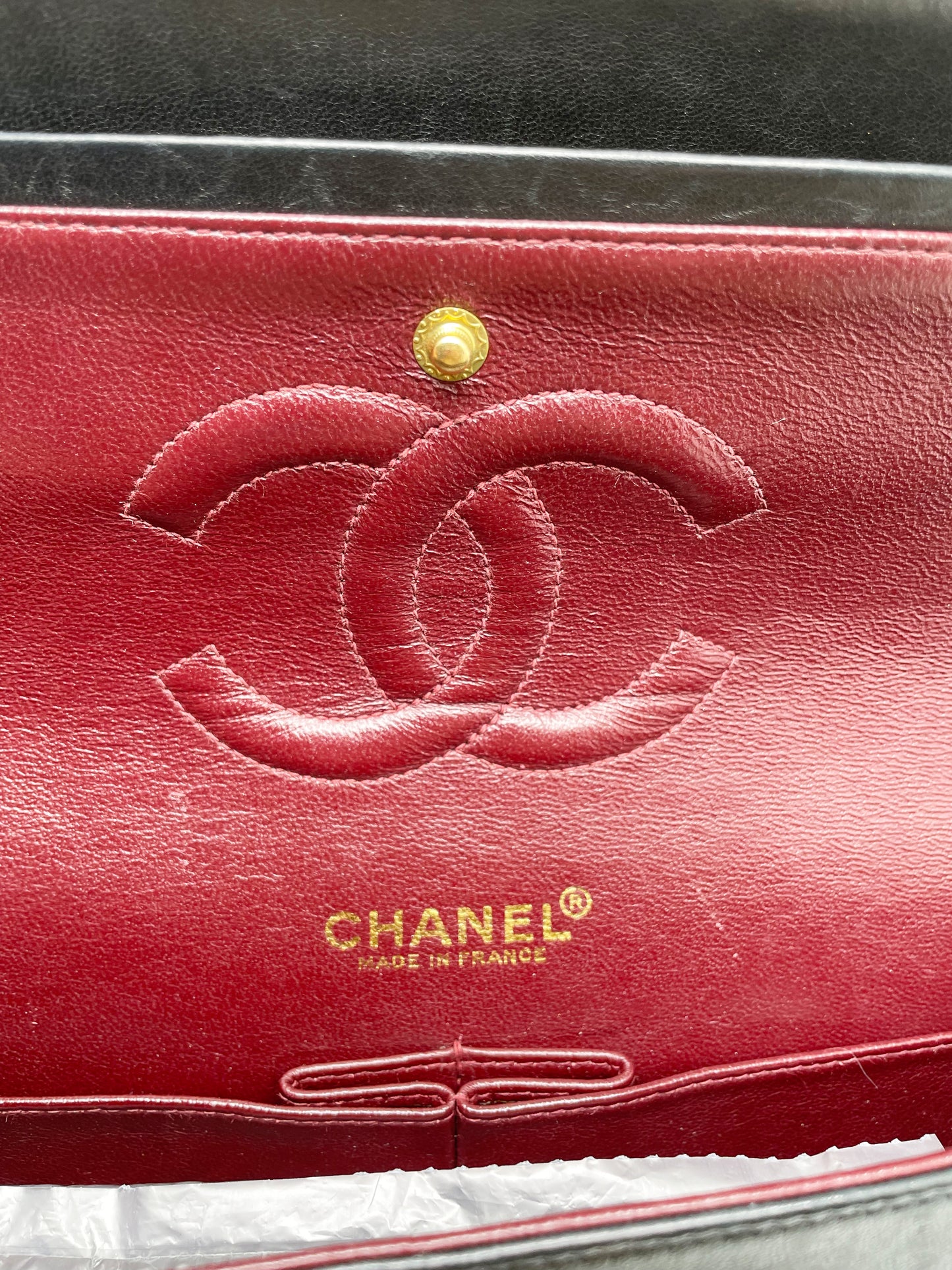 Timeless Chanel Classic handbag in black lambskin and gold metal