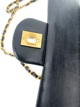Load image into Gallery viewer, Sac à main Rabat petit Chanel Timeless en cuir matelassé noir
