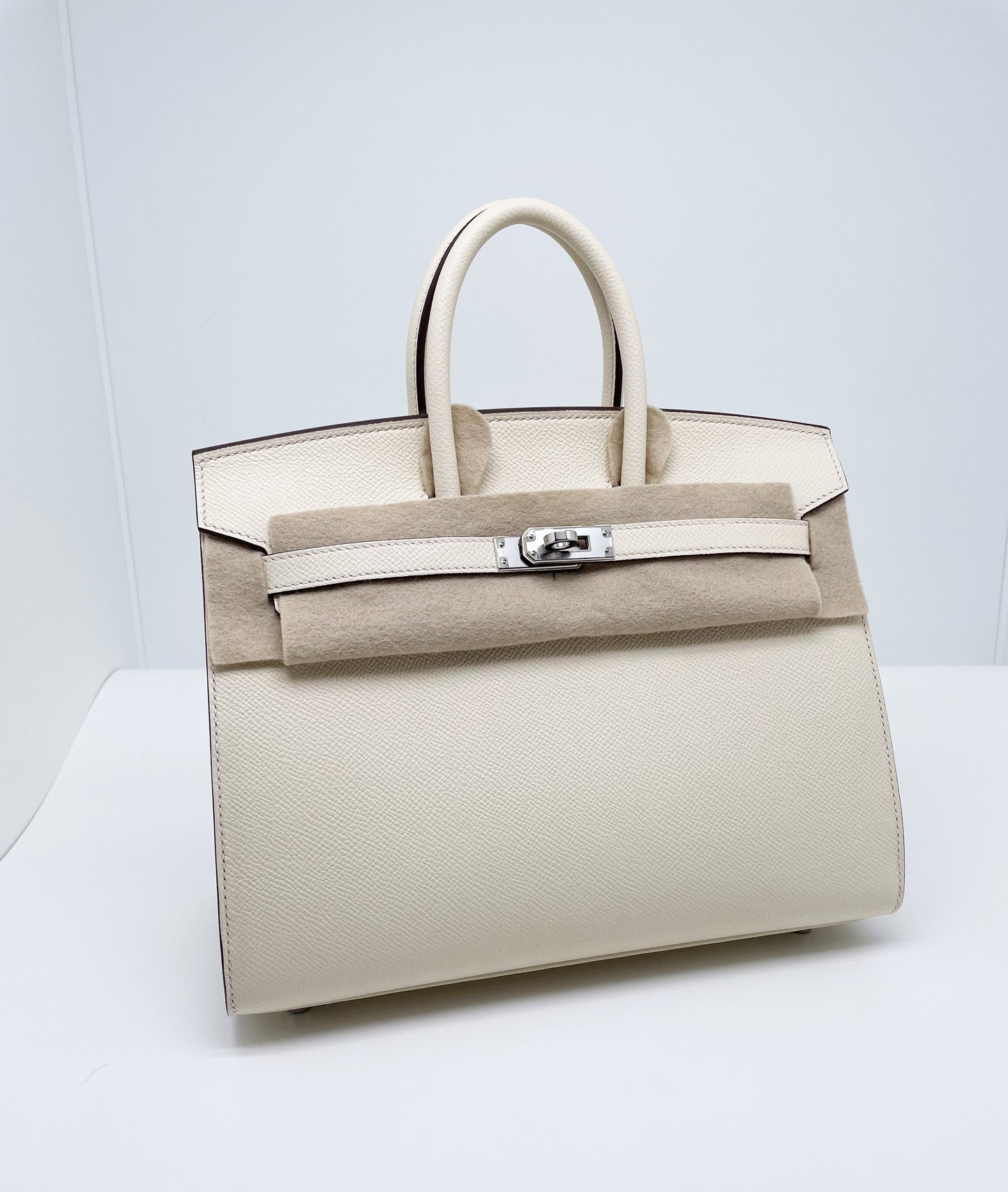 BIRKIN SELLIER 25 CM EN CUIR DE VEAU ESPOM NATA. - Soline