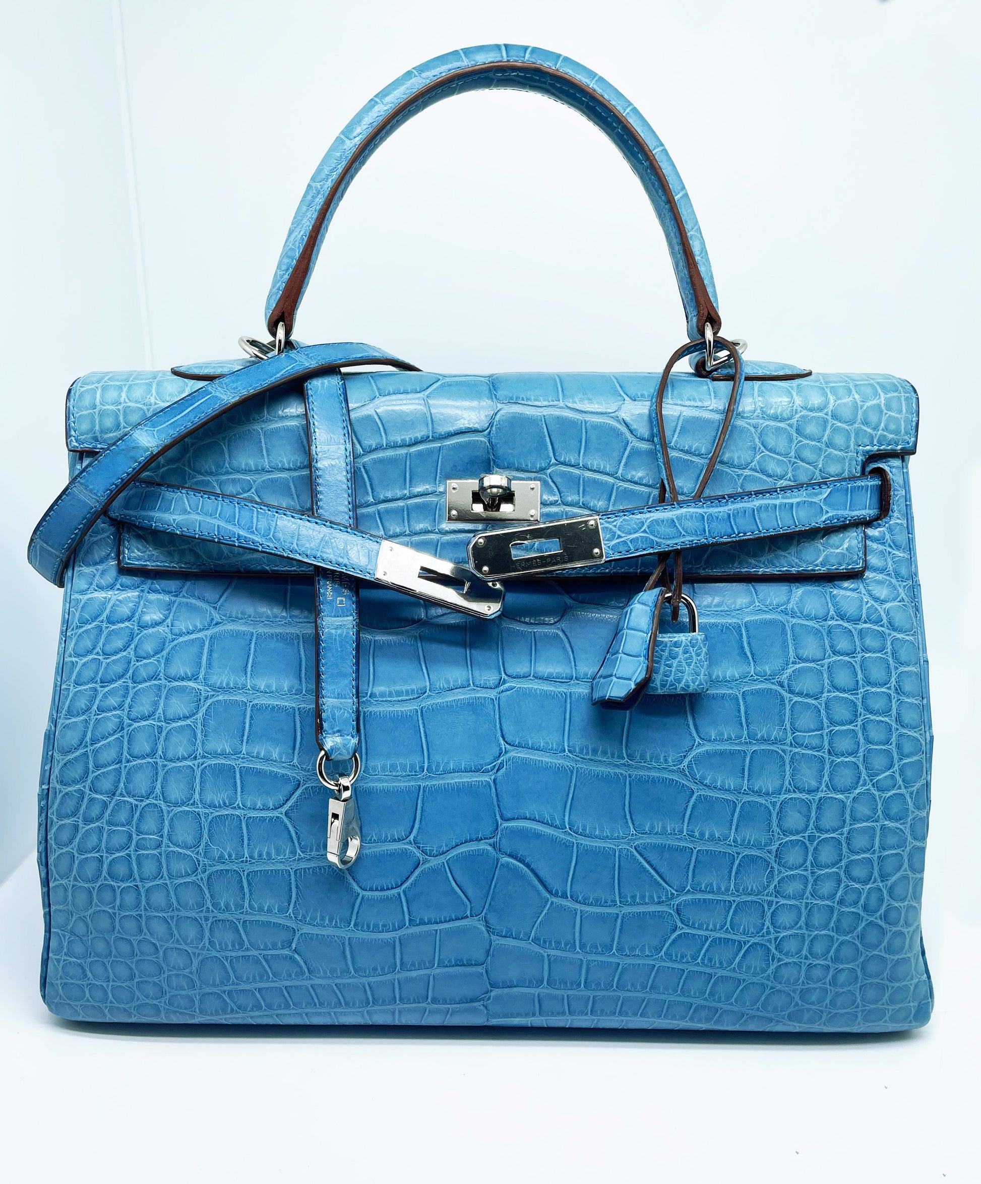 Sac Hermès Kelly retourné 35 en cuir Alligator mat Mykonos. - Soline