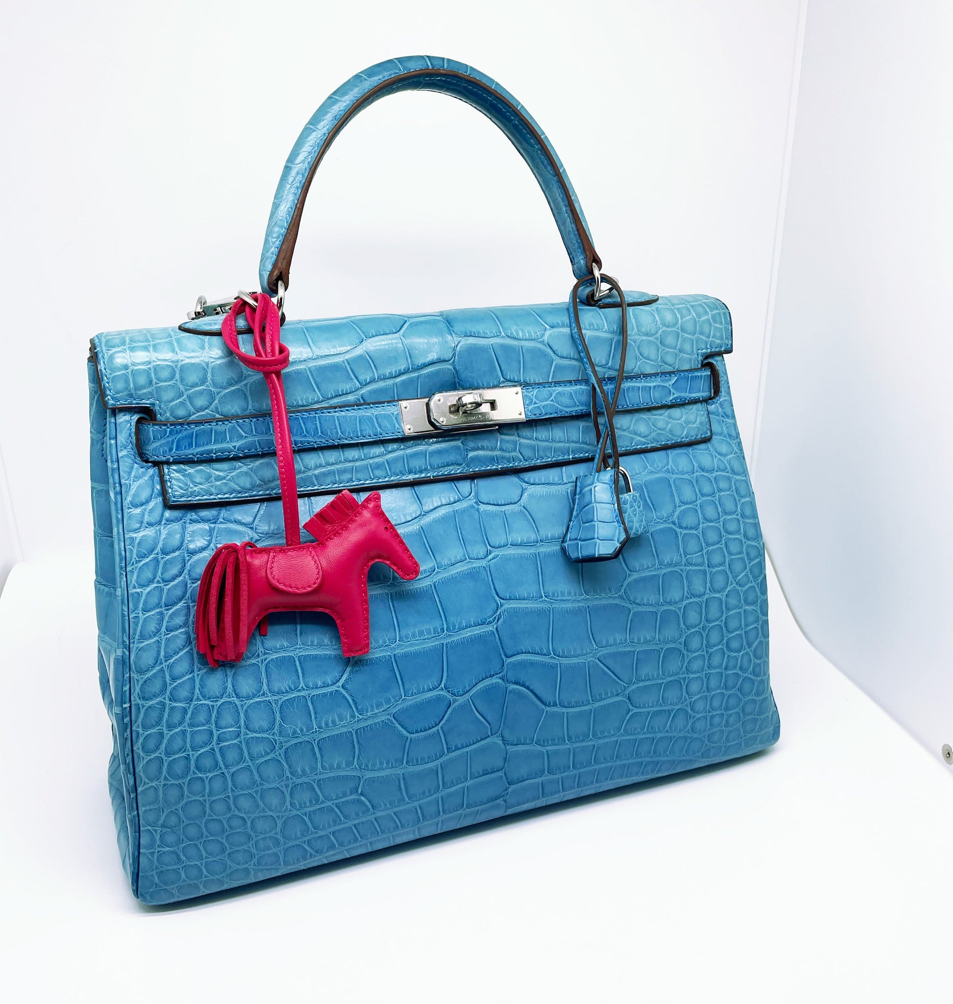 Sac Hermès Kelly retourné 35 en cuir Alligator mat Mykonos. - Soline