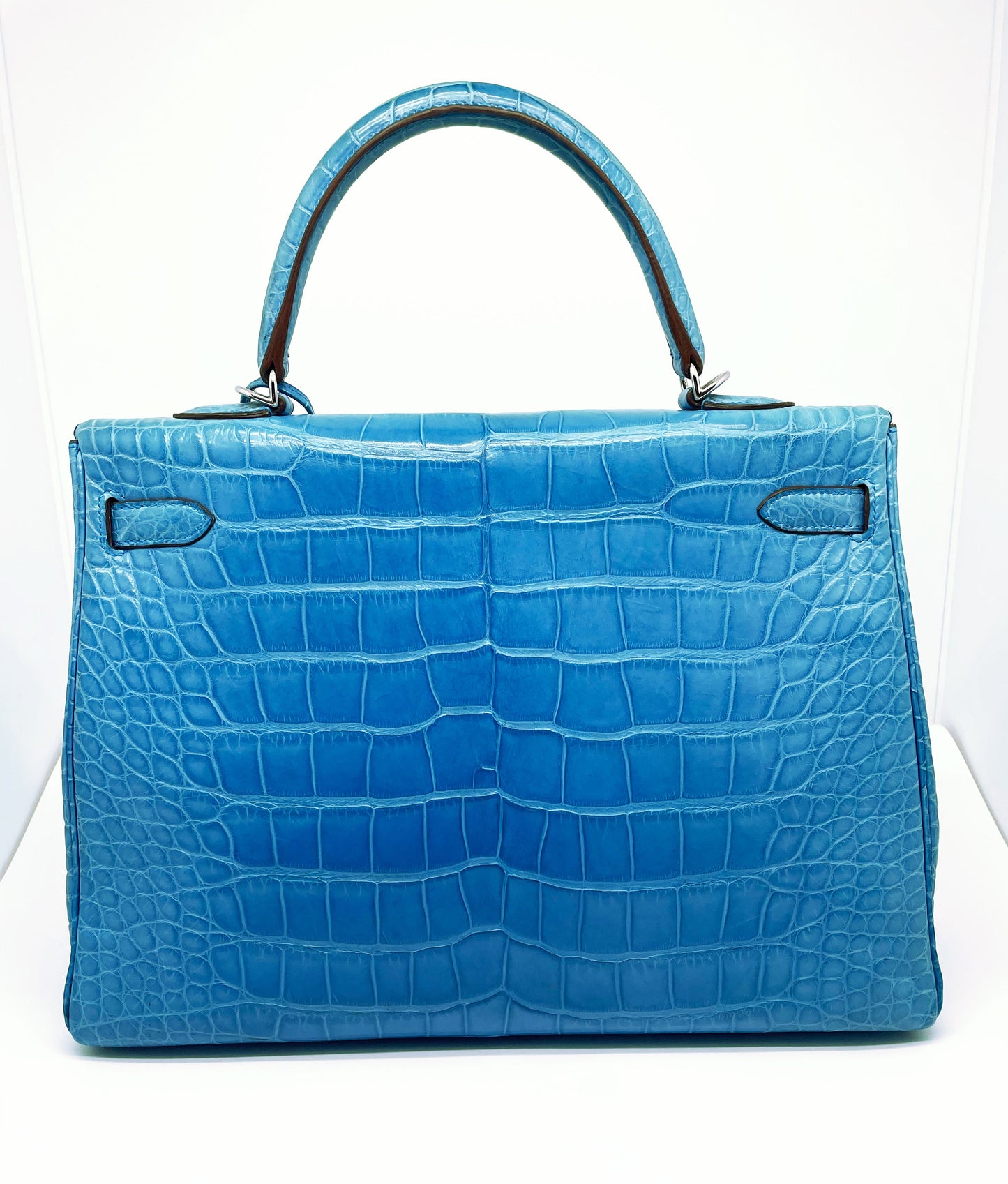 Sac Hermès Kelly retourné 35 en cuir Alligator mat Mykonos. - Soline