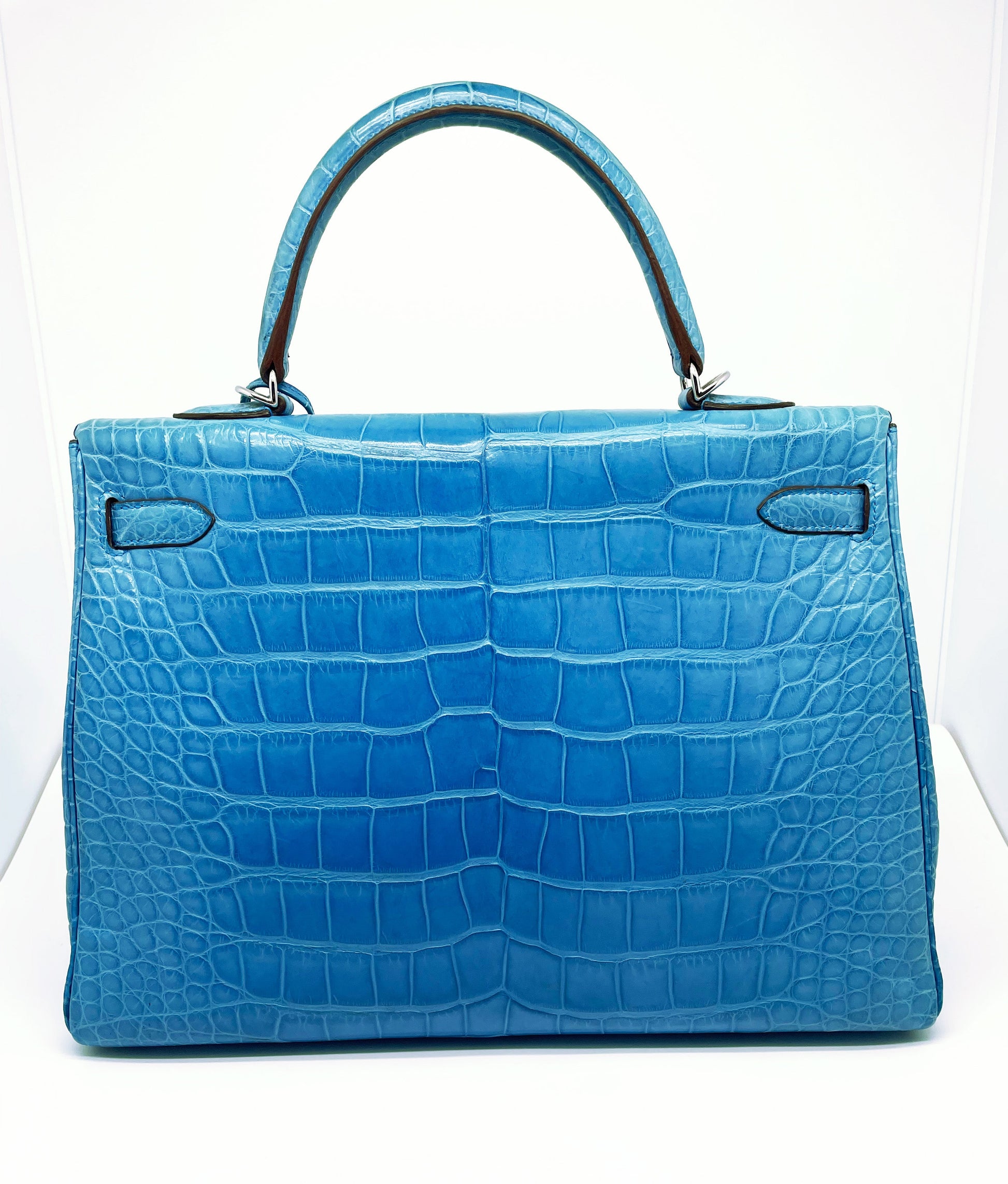 Sac Hermès Kelly retourné 35 en cuir Alligator mat Mykonos. - Soline